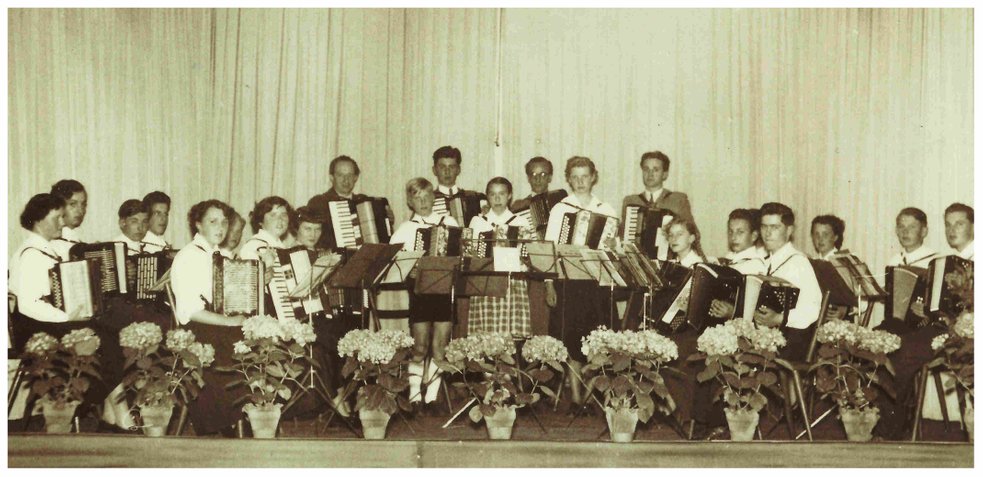 Harmonika Orchester Fischbach im Gründungsjahr 1